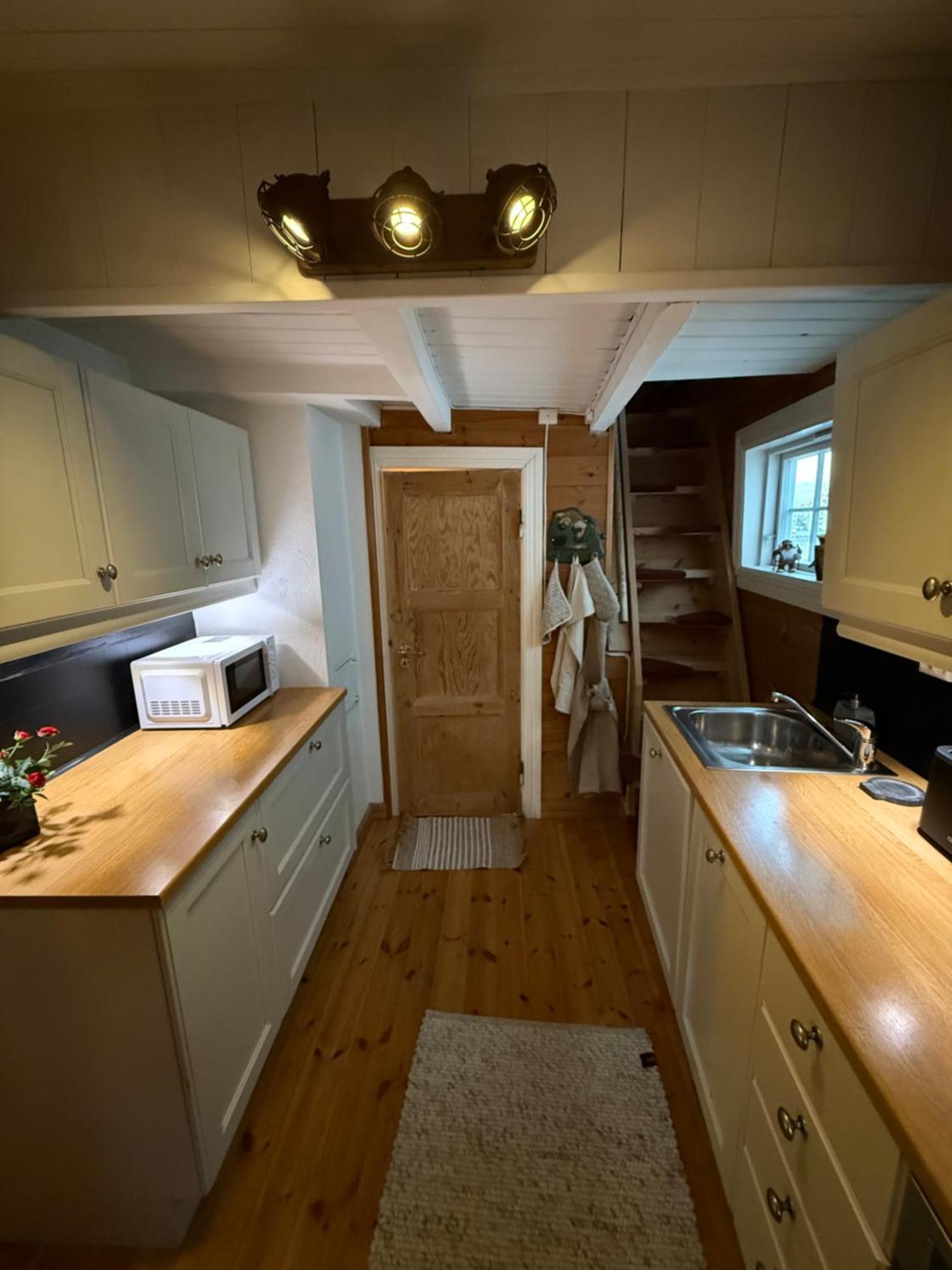 Unique 200-year Old Tiny House In Old Town *