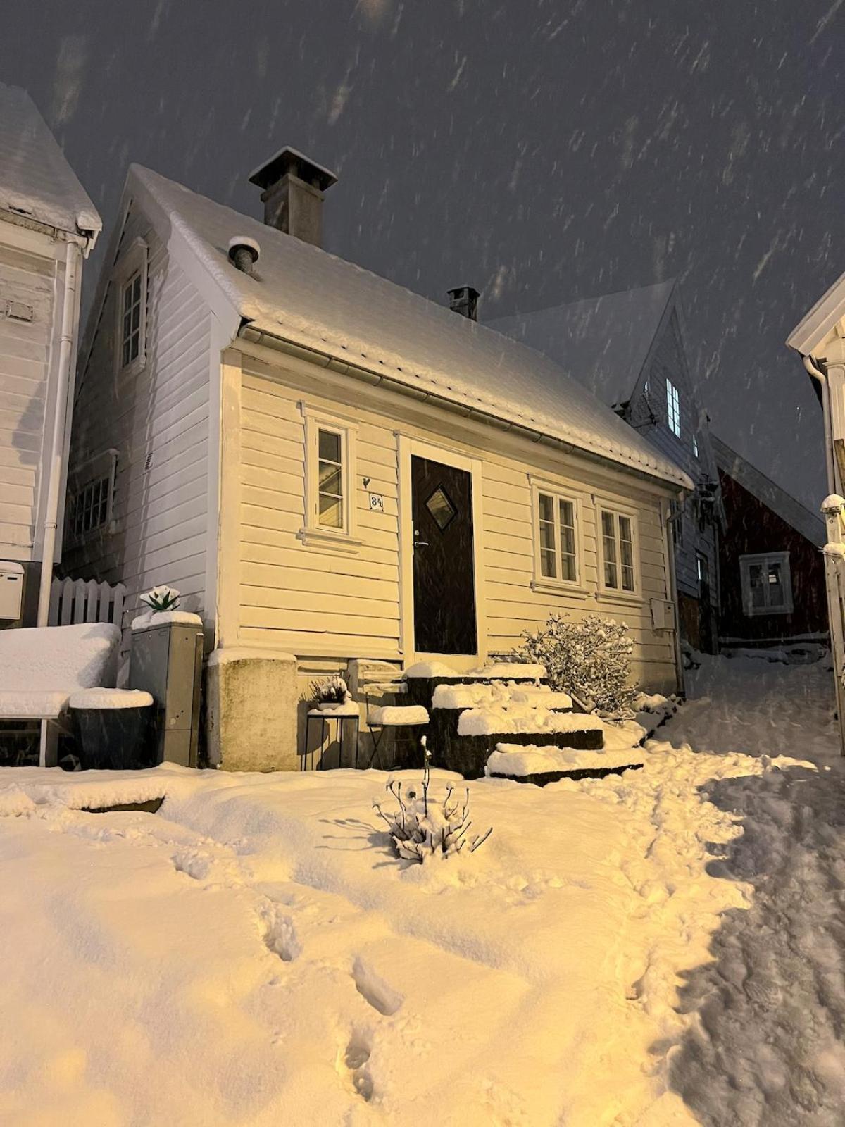 Unique 200-year Old Tiny House In Old Town *