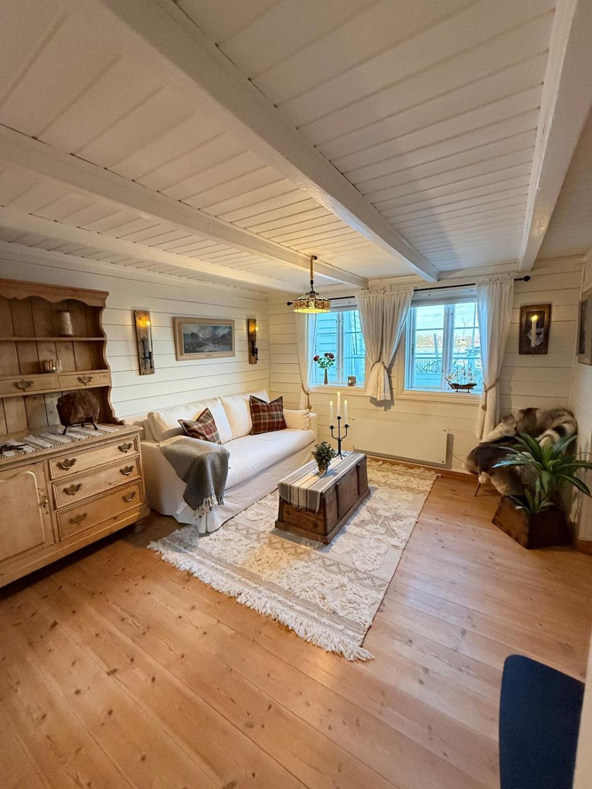 Unique 200-year Old Tiny House In Old Town * Stavanger
